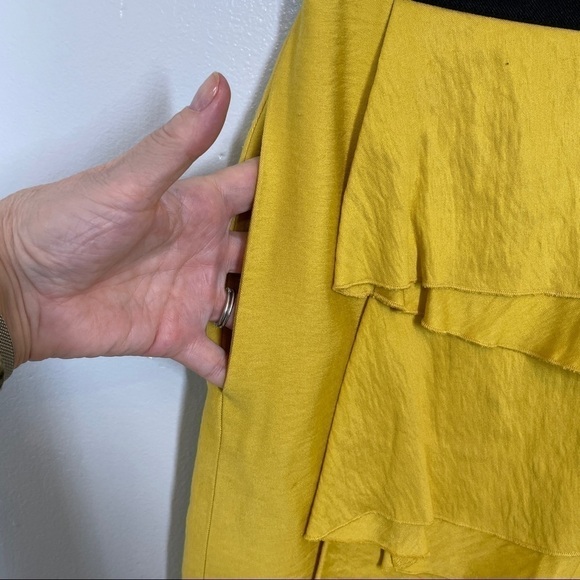 BCBGMaxAzria Mustard Layered Skirt Black Elastic Waist Lined Side Pockets Sz 0 - Picture 7 of 11